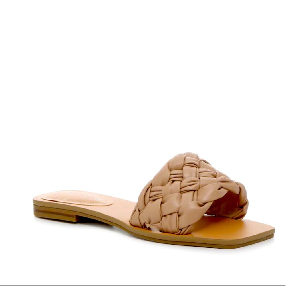 Marc Fisher casparian sandal